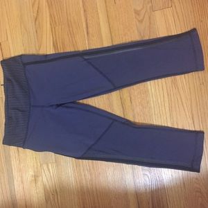 Lulu lemon cropped pants, has small hole